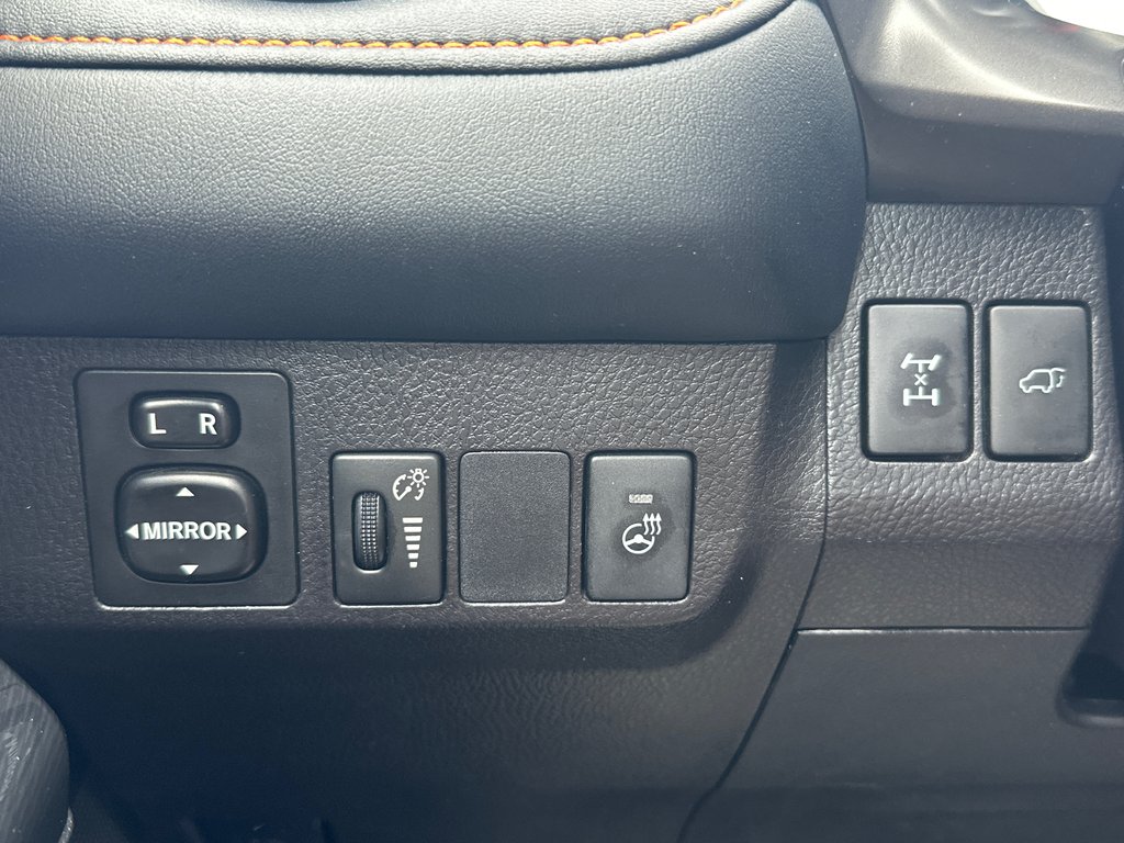 Toyota RAV4 SE AWD 2016 à Amos, Québec - 11 - w1024h768px