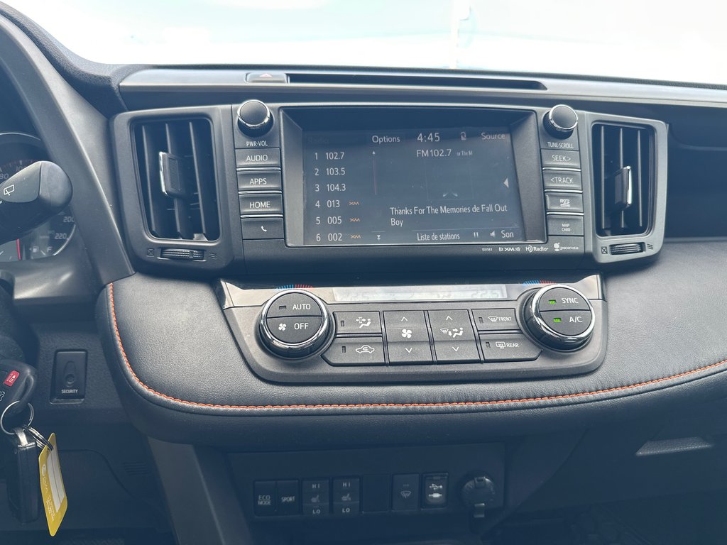 Toyota RAV4 SE AWD 2016 à Amos, Québec - 4 - w1024h768px