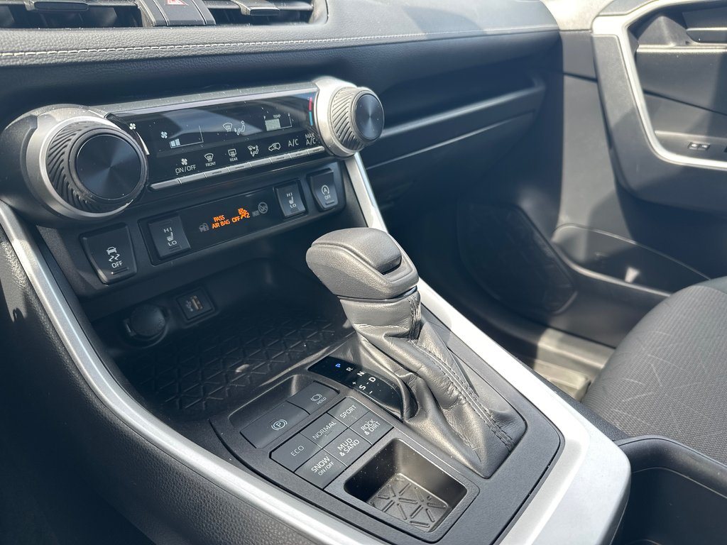2024 Toyota RAV4 LE AWD in Amos, Quebec - 12 - w1024h768px