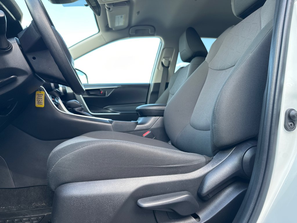 Toyota RAV4 LE AWD 2024 à Amos, Québec - 9 - w1024h768px