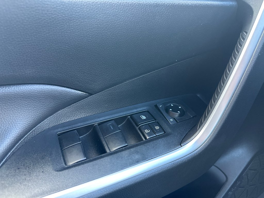 Toyota RAV4 LE AWD 2024 à Amos, Québec - 16 - w1024h768px