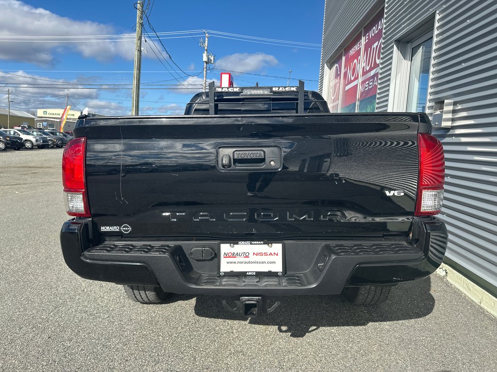 2017 Toyota Tacoma TRD Sport 4X4 in Amos, Quebec - 8 - w1024h768px