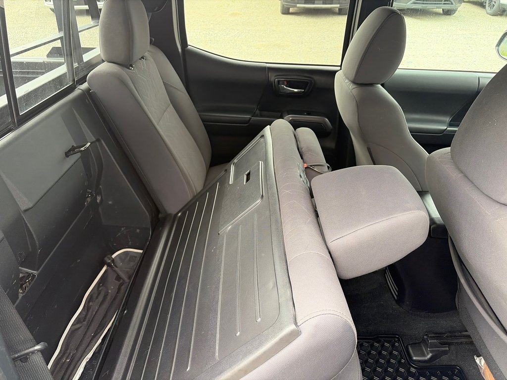 2017 Toyota Tacoma TRD Sport 4X4 in Amos, Quebec - 19 - w1024h768px