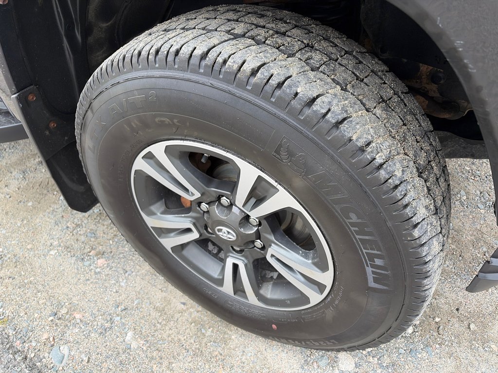 2017 Toyota Tacoma TRD Sport 4X4 in Amos, Quebec - 16 - w1024h768px