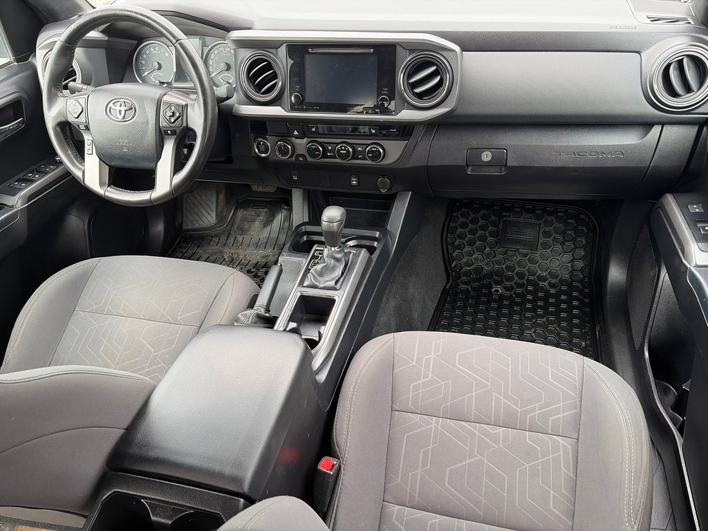 2017 Toyota Tacoma TRD Sport 4X4 in Amos, Quebec - 17 - w1024h768px