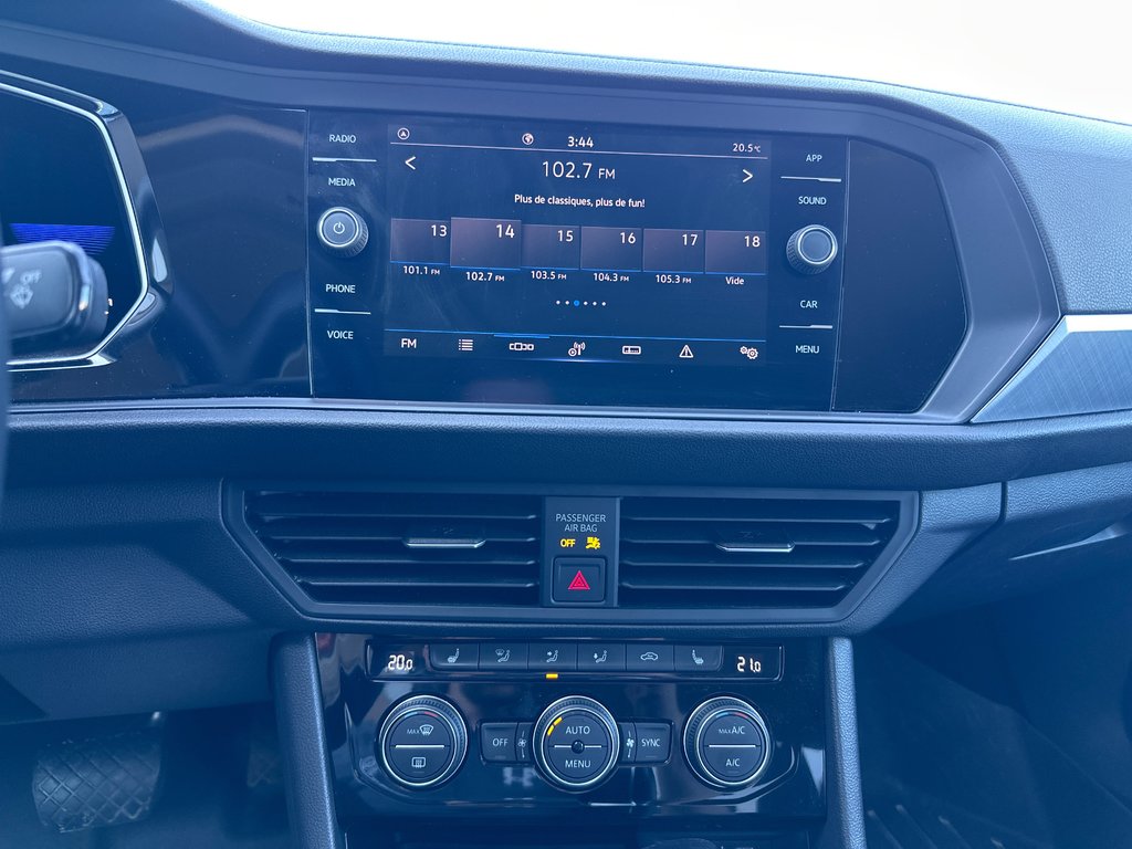 2022 Volkswagen Jetta Comfortline in Amos, Quebec - 11 - w1024h768px