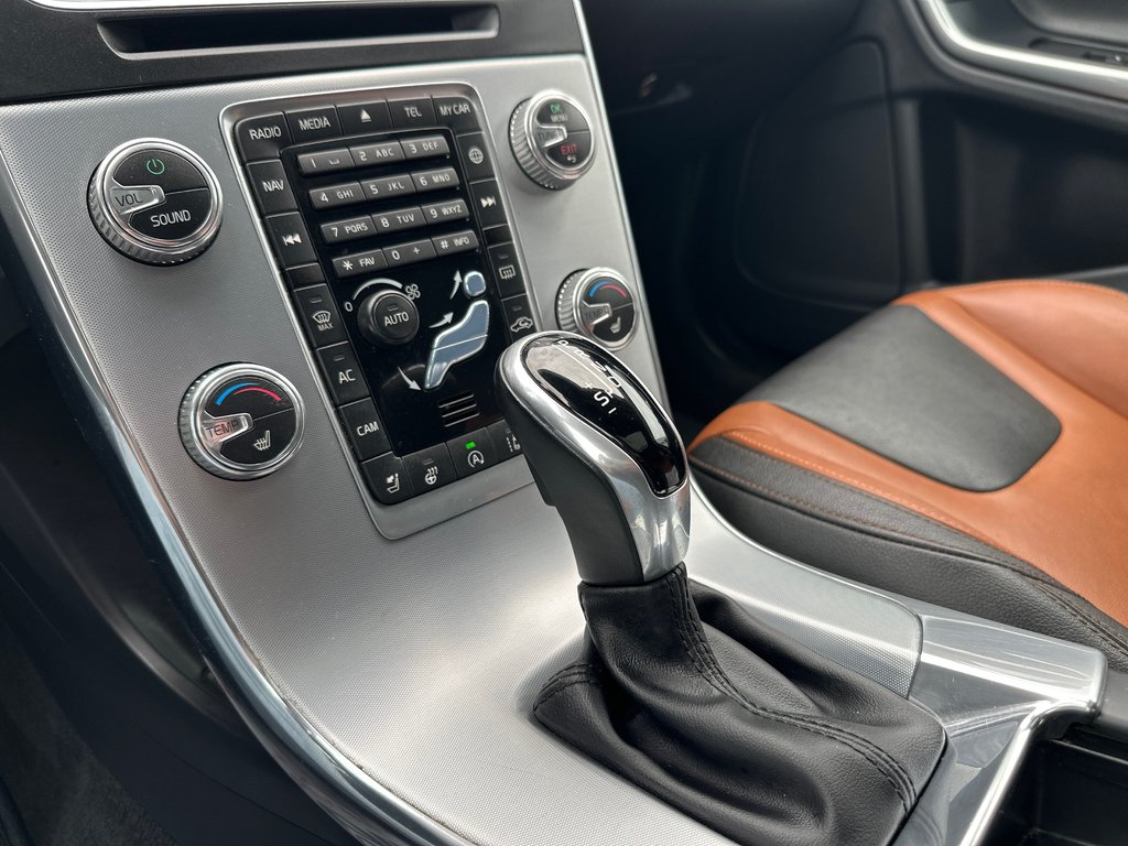 2018 Volvo V60 Cross Country T5 Premier AWD in Amos, Quebec - 6 - w1024h768px