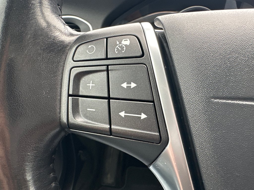 2018 Volvo V60 Cross Country T5 Premier AWD in Amos, Quebec - 8 - w1024h768px
