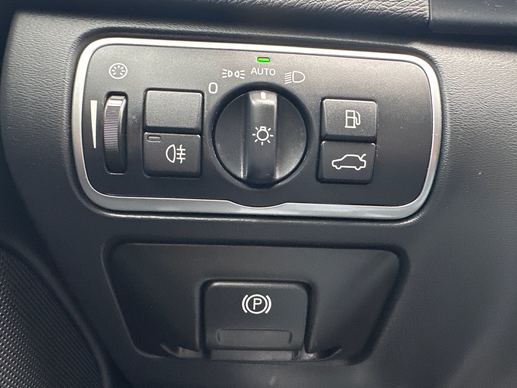 2018 Volvo V60 Cross Country T5 Premier AWD in Amos, Quebec - 10 - w1024h768px