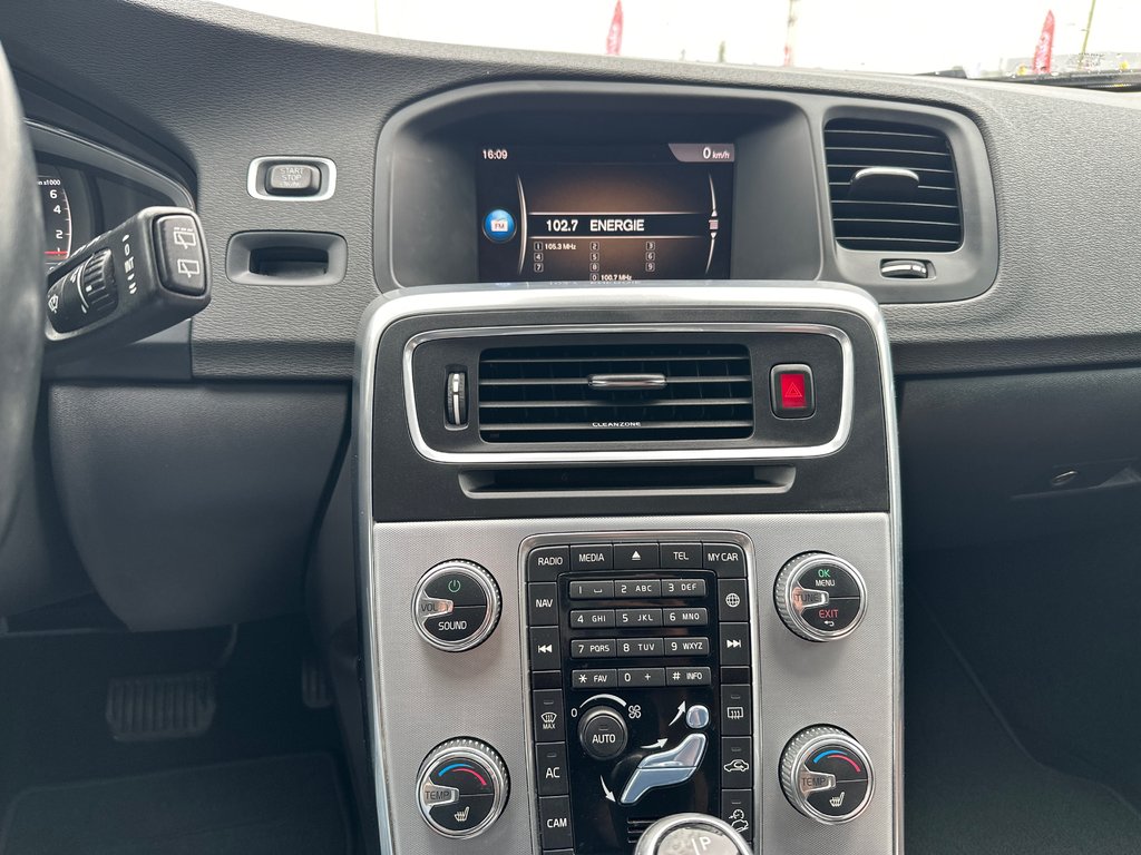 2018 Volvo V60 Cross Country T5 Premier AWD in Amos, Quebec - 5 - w1024h768px