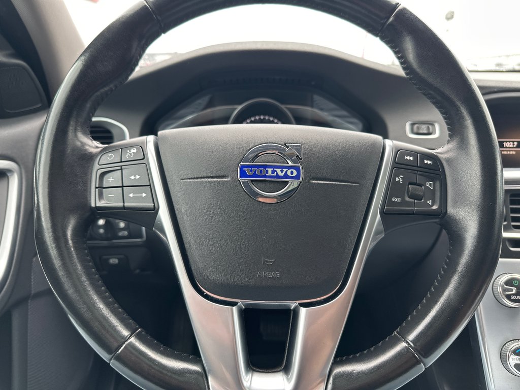 2018 Volvo V60 Cross Country T5 Premier AWD in Amos, Quebec - 4 - w1024h768px