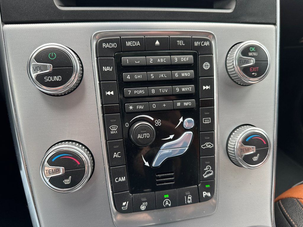 2018 Volvo V60 Cross Country T5 Premier AWD in Amos, Quebec - 7 - w1024h768px