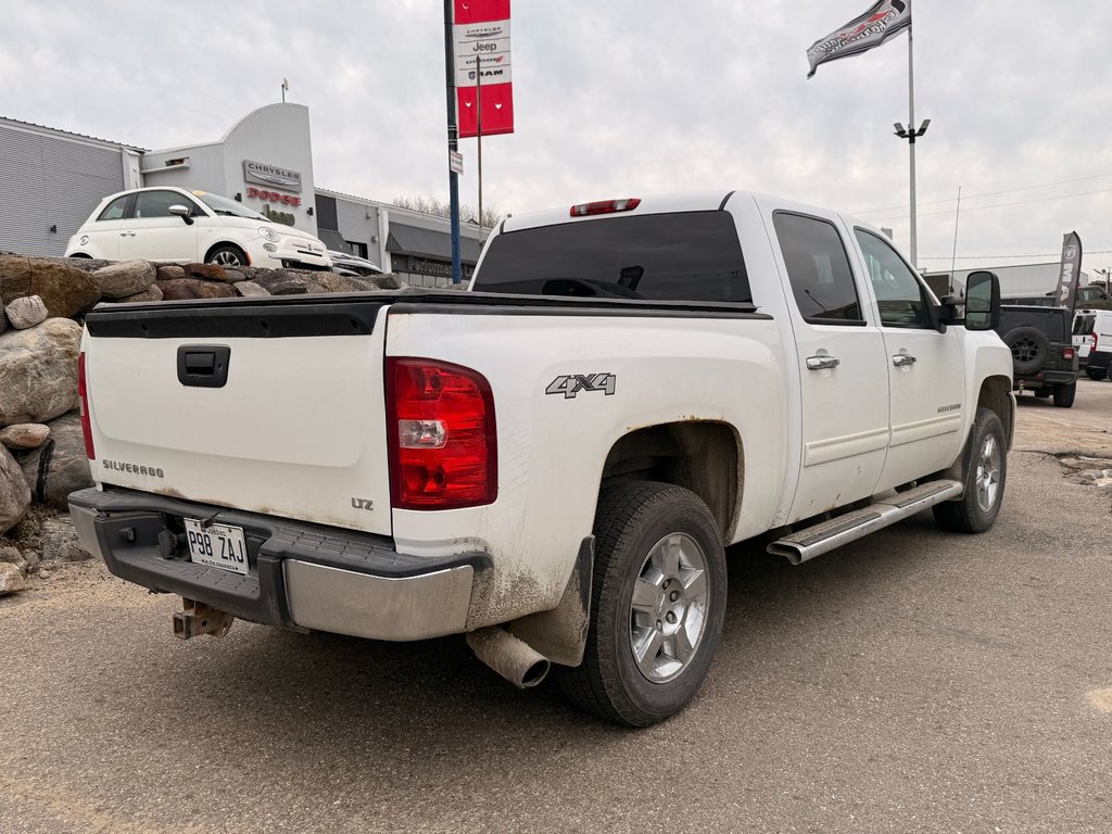 2010 Chevrolet Silverado 1500 LTZ in Mont-Laurier, Quebec - 2 - w1024h768px
