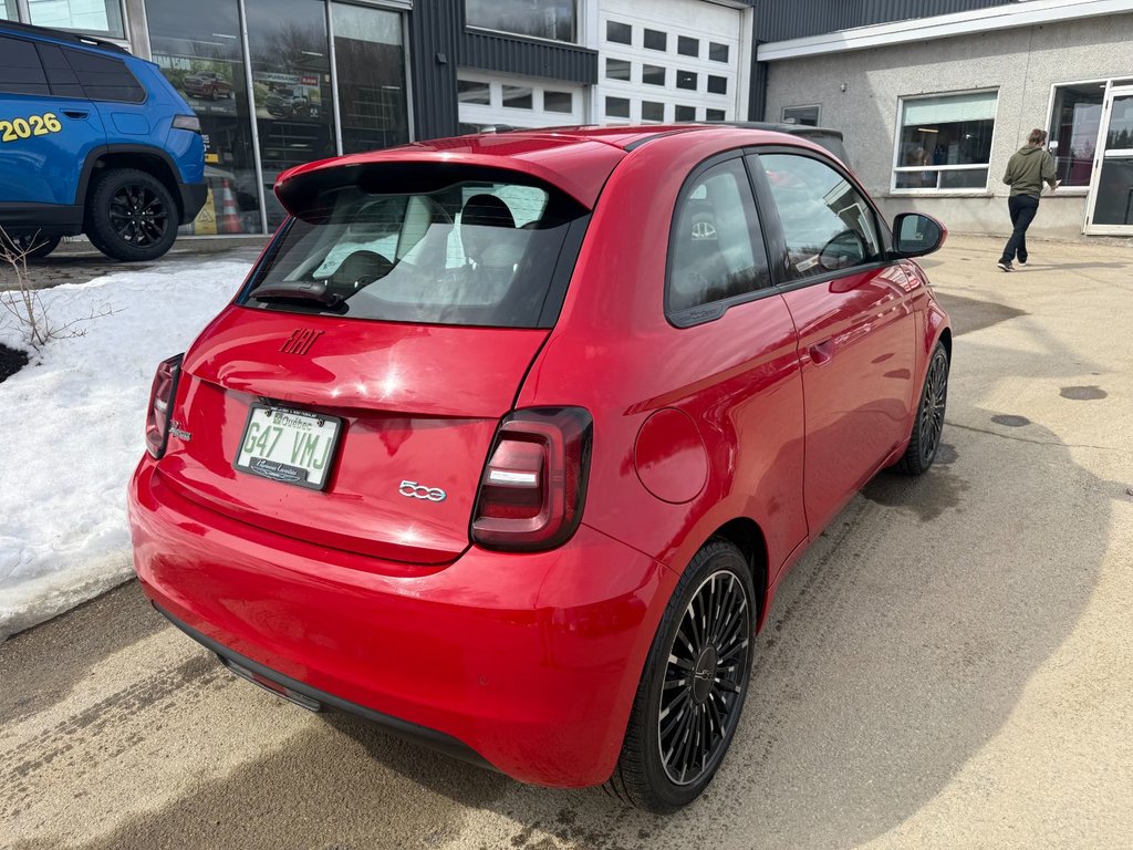 Fiat 500e  2024 à Mont-Tremblant, Québec - 4 - w1024h768px