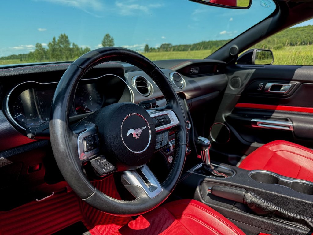 2020 Ford Mustang Ecoboost in Mont-Laurier, Quebec - 4 - w1024h768px