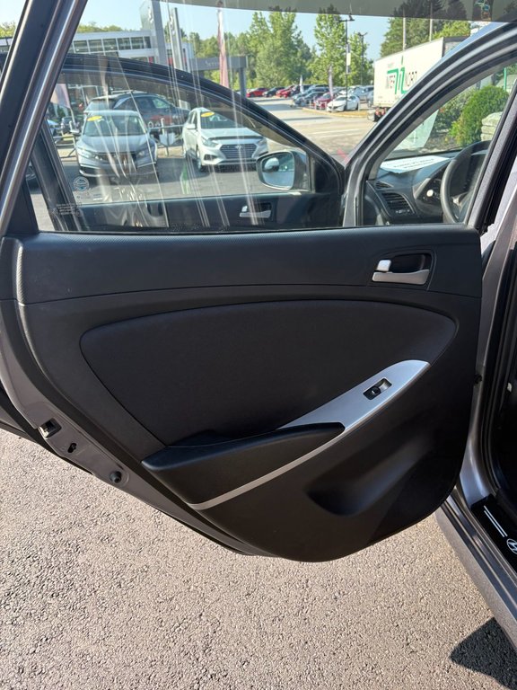 Hyundai Accent GL 2016 à Mont-Tremblant, Québec - 15 - w1024h768px
