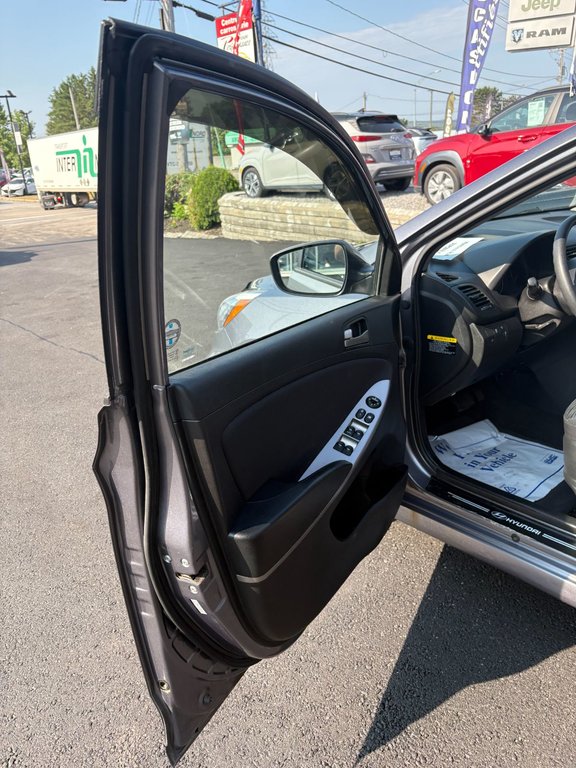Hyundai Accent GL 2016 à Mont-Tremblant, Québec - 16 - w1024h768px
