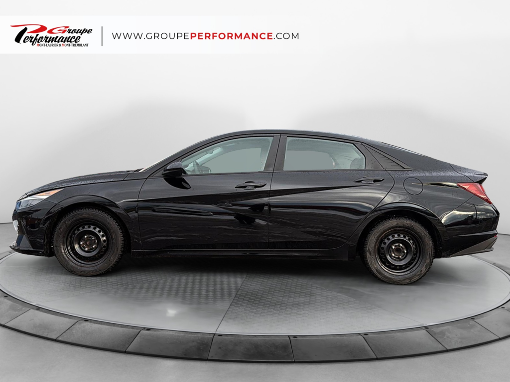 2022 Hyundai Elantra Essential in Mont-Tremblant, Quebec - 2 - w1024h768px