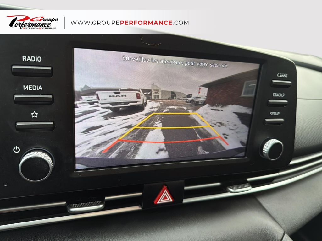 2022 Hyundai Elantra Essential in Mont-Tremblant, Quebec - 8 - w1024h768px