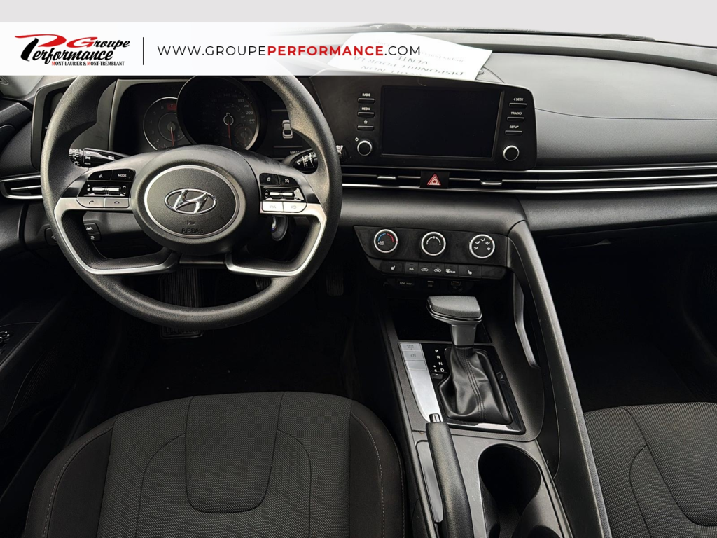 2022 Hyundai Elantra Essential in Mont-Tremblant, Quebec - 10 - w1024h768px