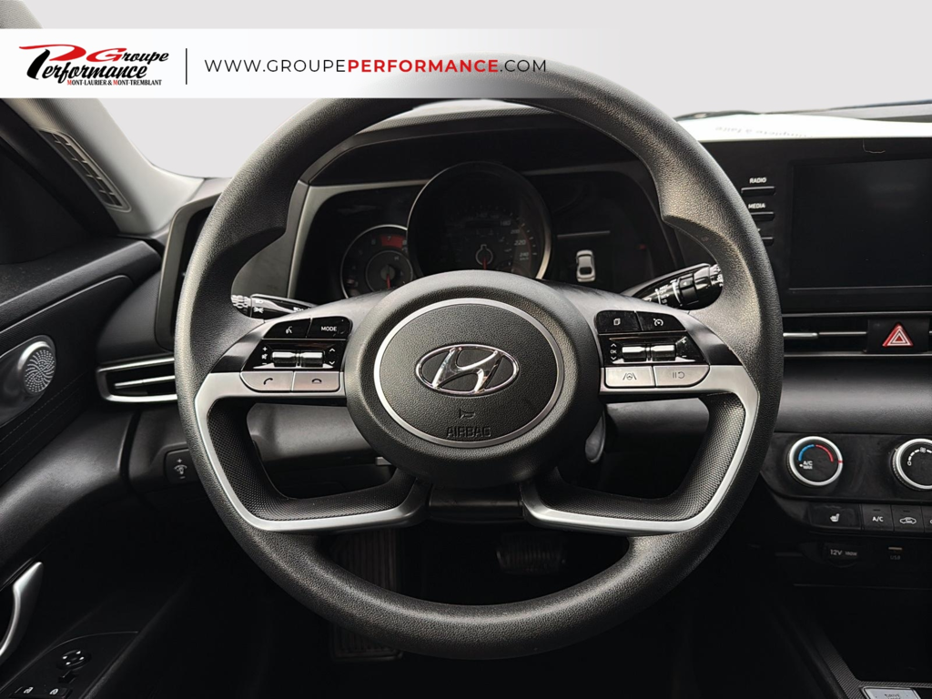 2022 Hyundai Elantra Essential in Mont-Tremblant, Quebec - 18 - w1024h768px