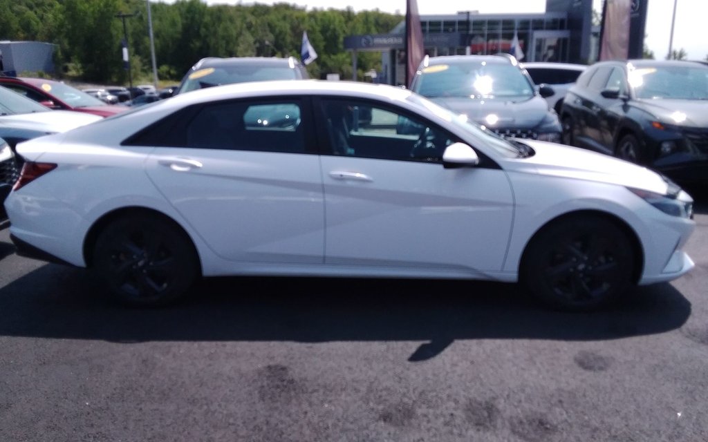 Hyundai Elantra Preferred 2023 à Mont-Laurier, Québec - 4 - w1024h768px