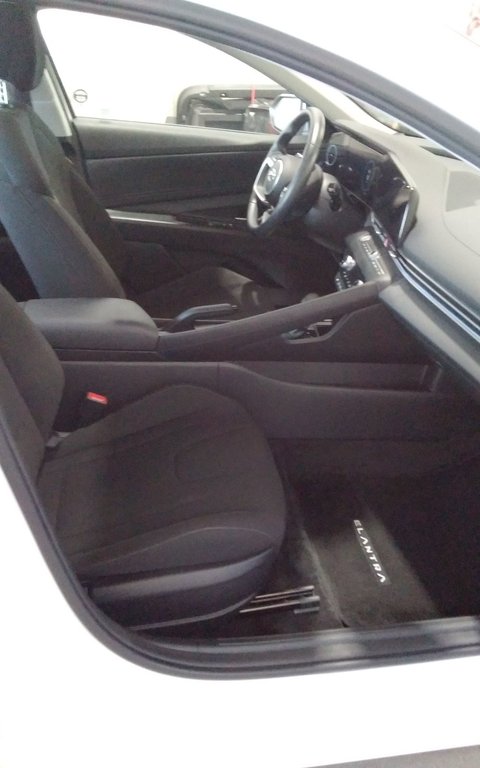 Hyundai Elantra Preferred 2023 à Mont-Laurier, Québec - 8 - w1024h768px
