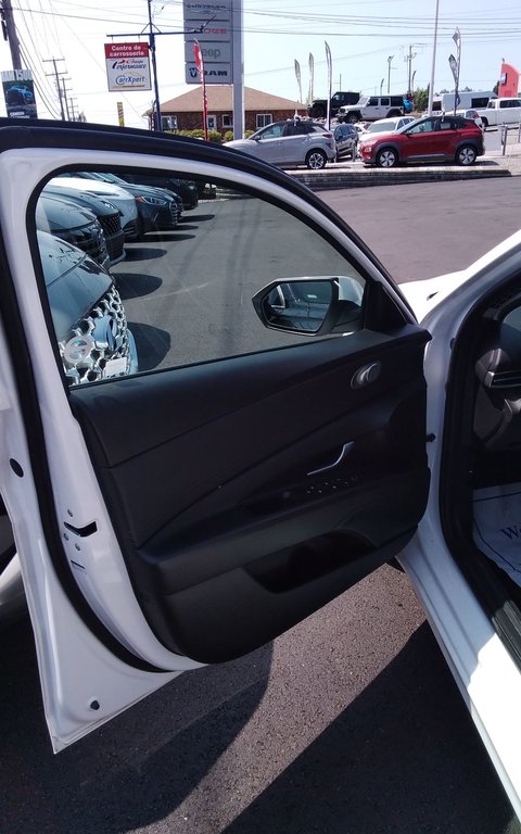 Hyundai Elantra Preferred 2023 à Mont-Laurier, Québec - 9 - w1024h768px