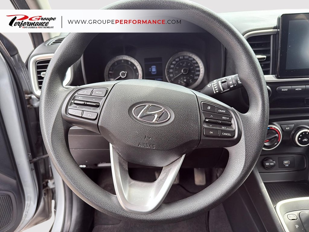 2021 Hyundai Venue Essential in Mont-Tremblant, Quebec - 12 - w1024h768px