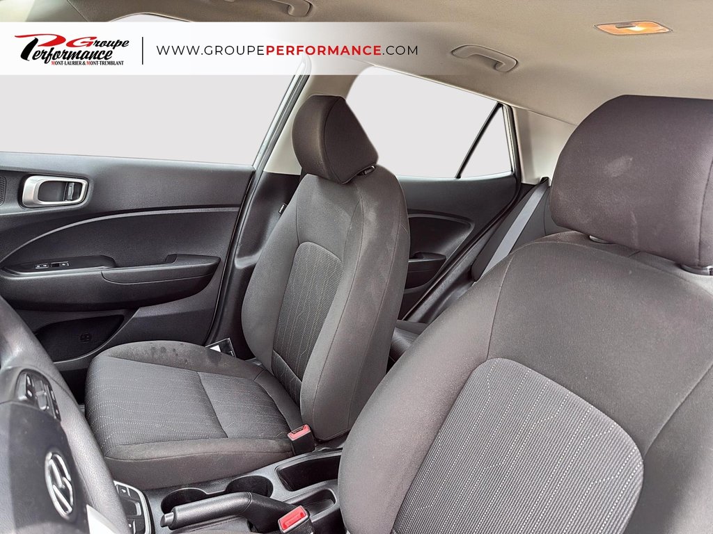 2021 Hyundai Venue Essential in Mont-Tremblant, Quebec - 9 - w1024h768px