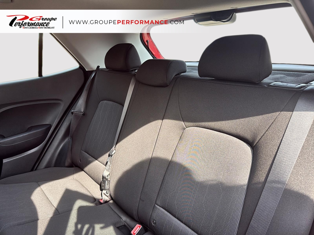2022 Hyundai Venue Essential in Mont-Tremblant, Quebec - 15 - w1024h768px