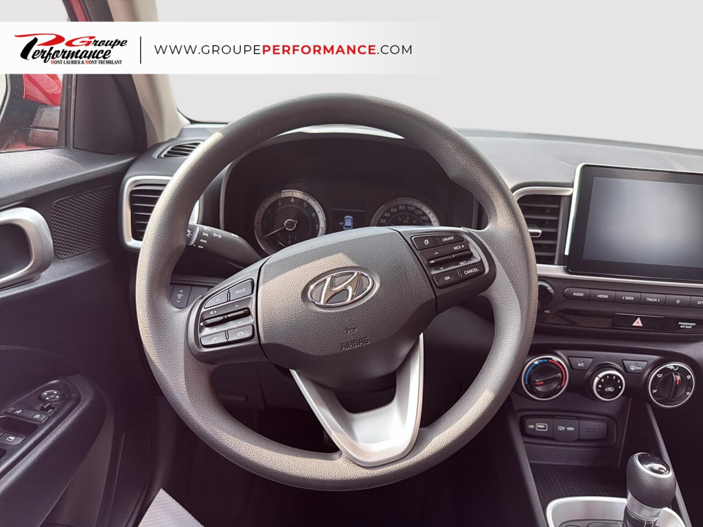 2022 Hyundai Venue Essential in Mont-Tremblant, Quebec - 16 - w1024h768px