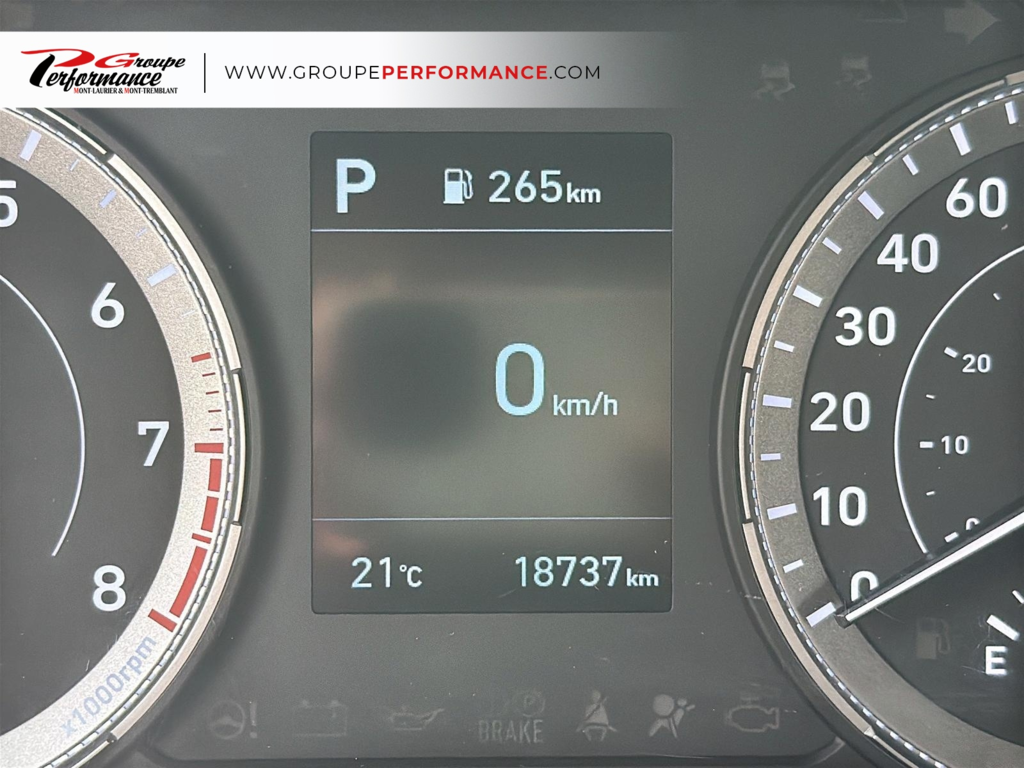 2022 Hyundai Venue Essential in Mont-Tremblant, Quebec - 12 - w1024h768px