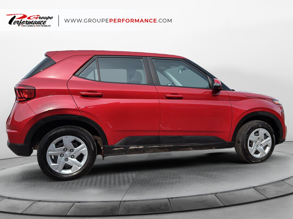 2022 Hyundai Venue Essential in Mont-Tremblant, Quebec - 8 - w1024h768px