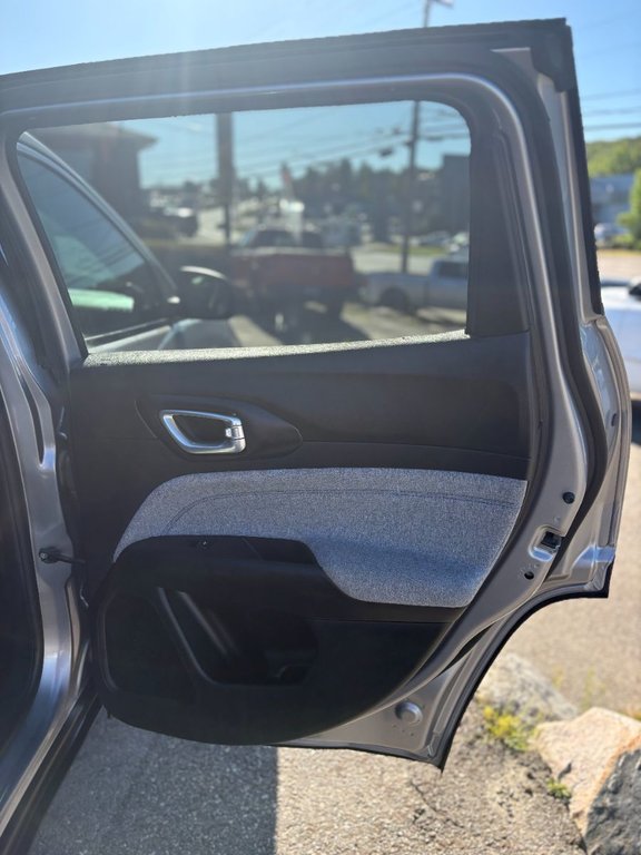 2023 Jeep Compass North in Mont-Tremblant, Quebec - 16 - w1024h768px