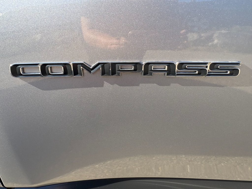 2023 Jeep Compass North in Mont-Tremblant, Quebec - 8 - w1024h768px
