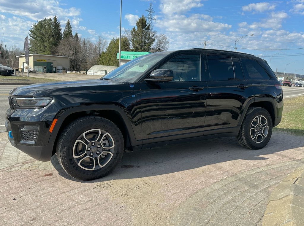 2023  Grand Cherokee 4xe TRAILHAWK 4xe in Mont-Laurier, Quebec - 3 - w1024h768px