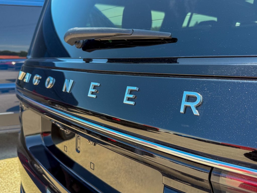 2023 Jeep WAGONEER Series II in Mont-Laurier, Quebec - 6 - w1024h768px