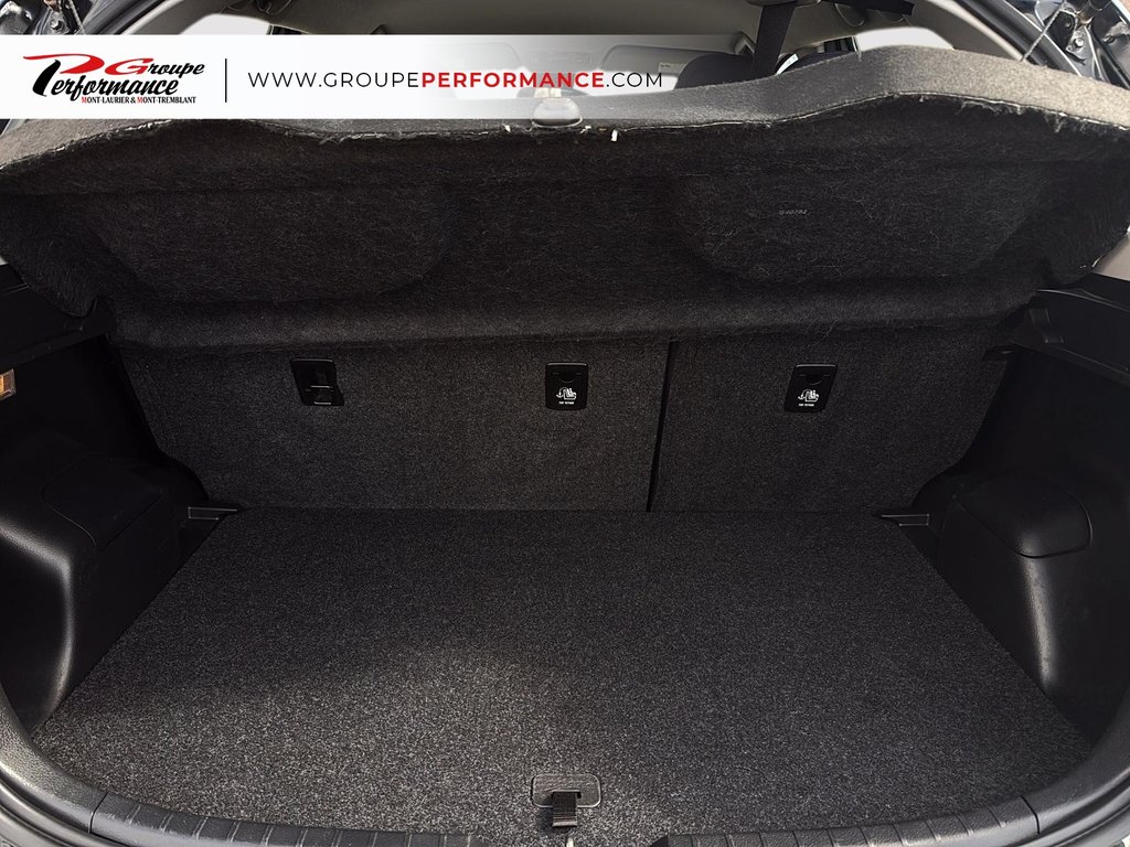 Toyota Yaris Hatchback  2018 à Mont-Tremblant, Québec - 9 - w1024h768px