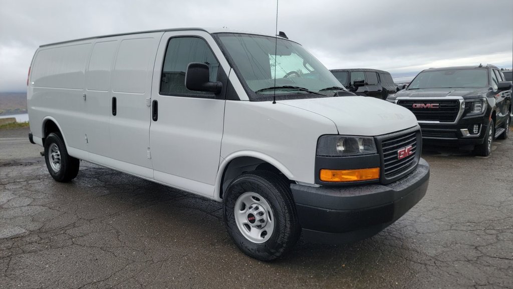 GMC Savana Cargo Van  2024 à Gaspé, Québec - 4 - w1024h768px