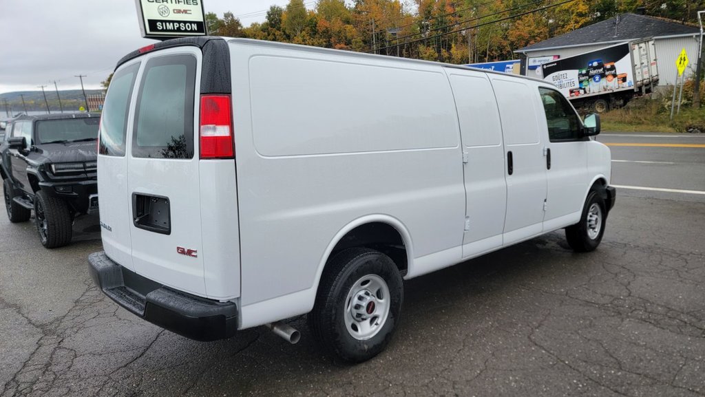 GMC Savana Cargo Van  2024 à Gaspé, Québec - 7 - w1024h768px