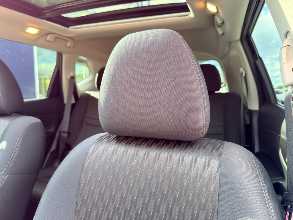 2019 Nissan Rogue SV in Notre-Dame-des-Prairies, Quebec - 18 - w1024h768px