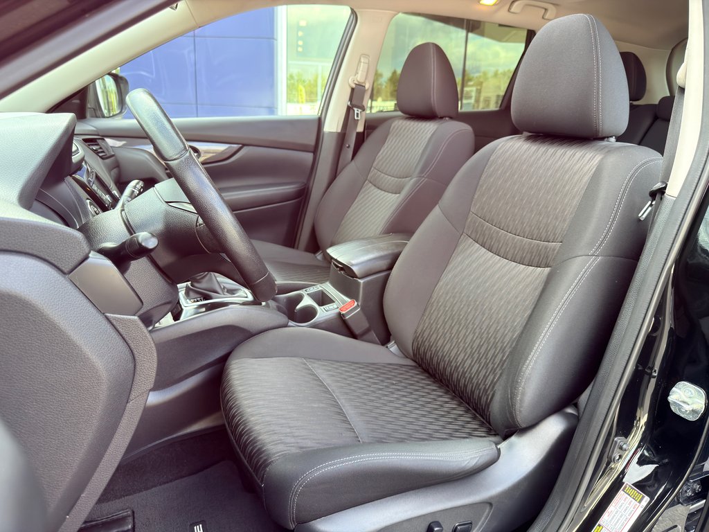 2019 Nissan Rogue SV in Notre-Dame-des-Prairies, Quebec - 16 - w1024h768px