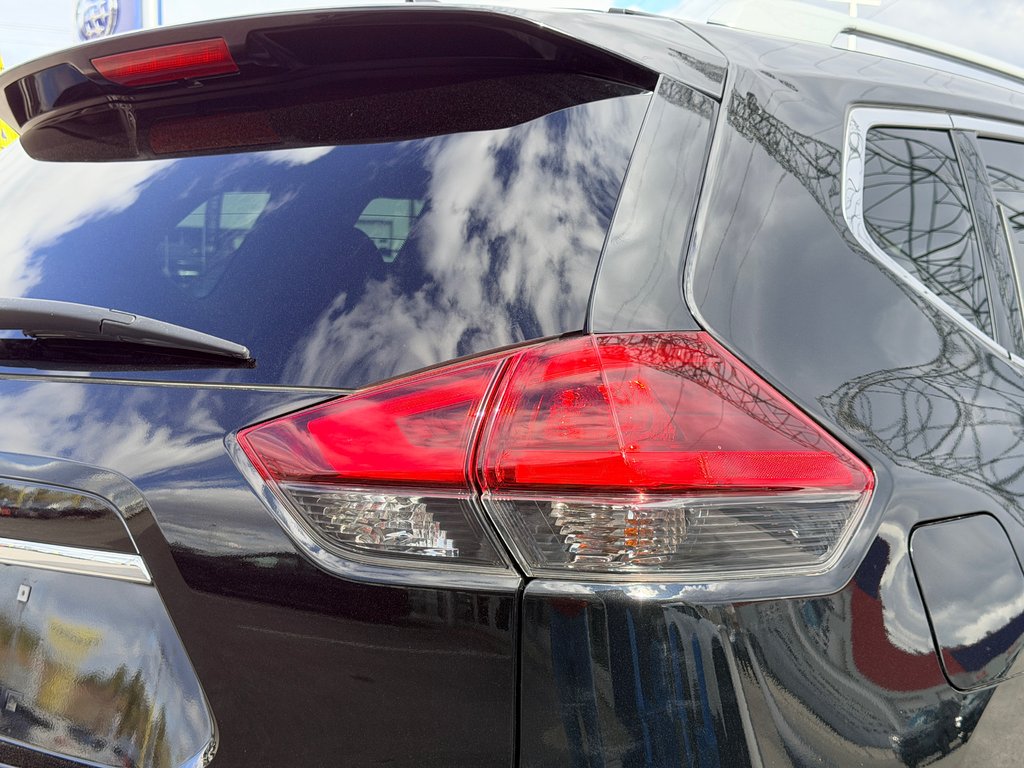 2019 Nissan Rogue SV in Notre-Dame-des-Prairies, Quebec - 10 - w1024h768px