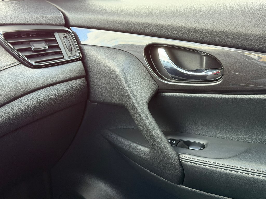 2019 Nissan Rogue SV in Notre-Dame-des-Prairies, Quebec - 31 - w1024h768px