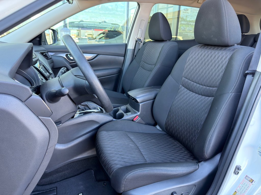 2020 Nissan Rogue SV in Notre-Dame-des-Prairies, Quebec - 17 - w1024h768px