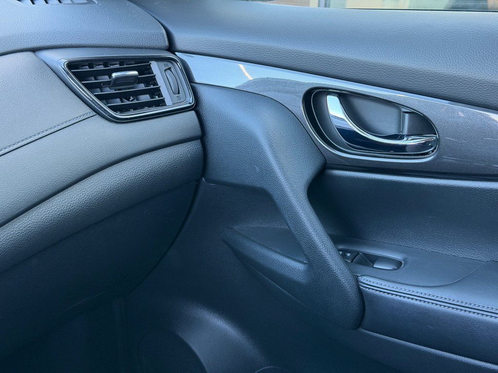 2020 Nissan Rogue SV in Notre-Dame-des-Prairies, Quebec - 33 - w1024h768px