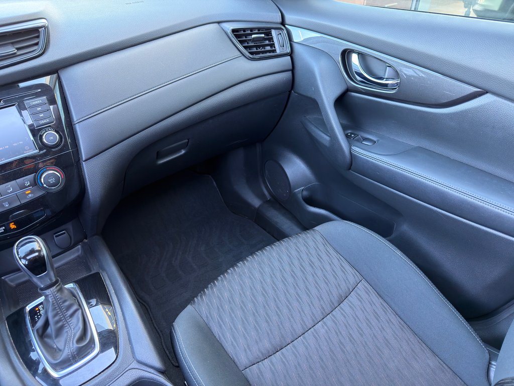 2020 Nissan Rogue SV in Notre-Dame-des-Prairies, Quebec - 23 - w1024h768px