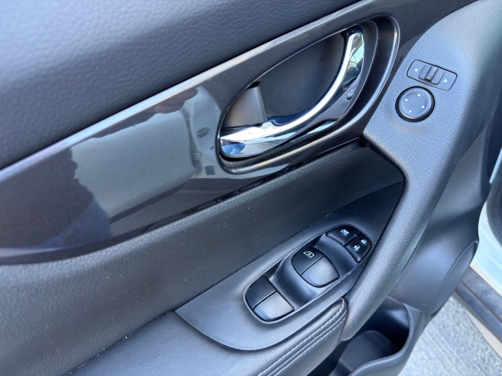 2020 Nissan Rogue SV in Notre-Dame-des-Prairies, Quebec - 34 - w1024h768px