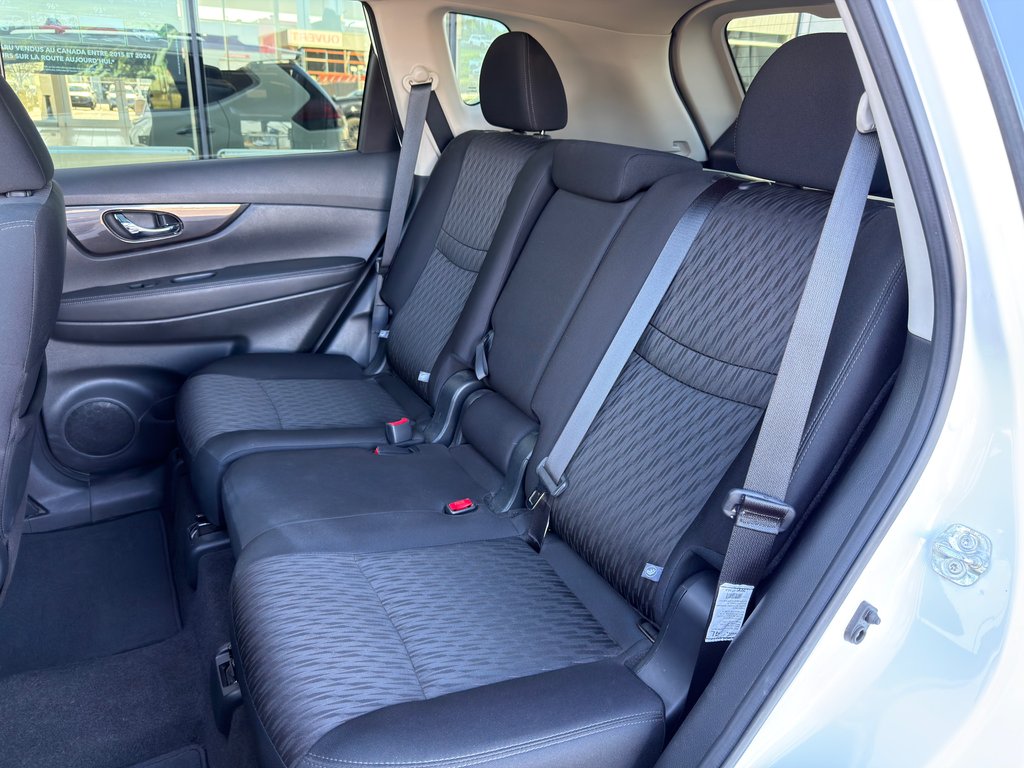 2020 Nissan Rogue SV in Notre-Dame-des-Prairies, Quebec - 20 - w1024h768px
